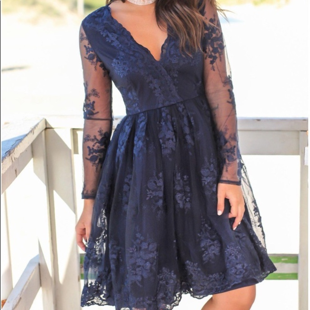 Beautiful Long Sleeve Dress w/floral embroidery